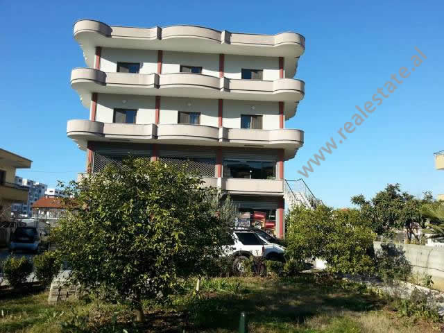 Villa su quattro piani in vendita a Tirana, vicino all'area misto mame, albania (trs-116-50b) (2)