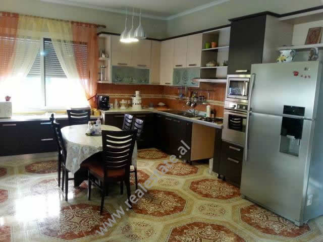 Apartamento de três quartos para alugar perto do centro de Tirana, albânia (trr-1215-53b) (3)