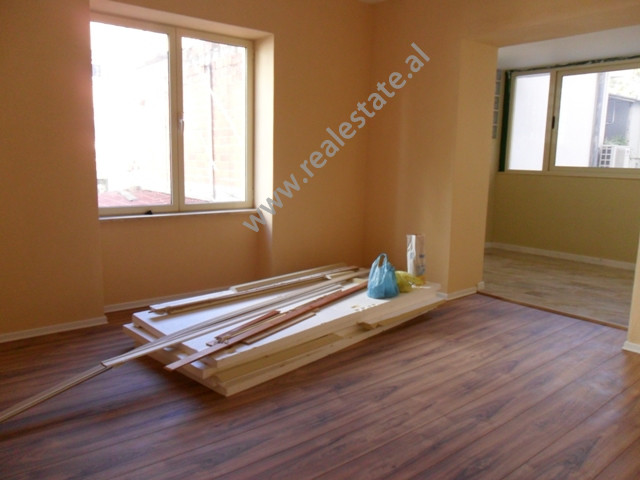 Zyrë për qira në Tiranë, pranë rrugës myslym shyri, shqipëri (trr-1115-4b)