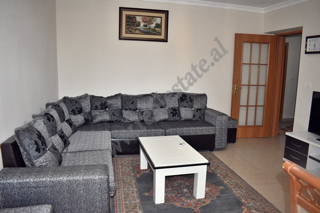 Apartament me dy dhoma gjumi për qira në bulevardin zogu i në Tiranë