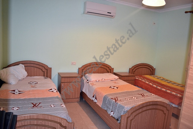 Apartament me dy dhoma gjumi për qira në bulevardin zogu i në Tiranë
