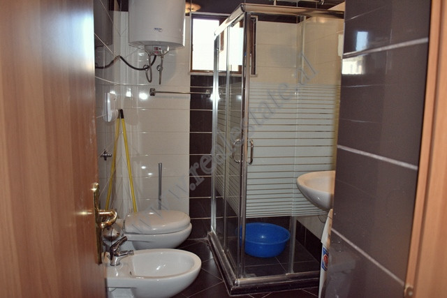 Apartament me dy dhoma gjumi për qira në bulevardin zogu i në Tiranë
