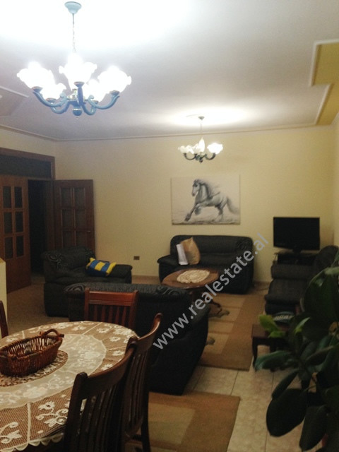 Apartament me dy dhoma gjumi për shitje në rrugën muhamet gjollesha në Tiranë (trs-715-26m)
