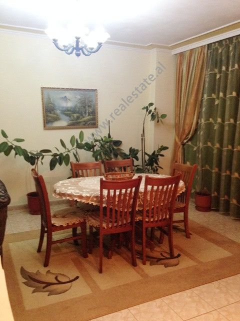 Apartament me dy dhoma gjumi për shitje në rrugën muhamet gjollesha në Tiranë (trs-715-26m)