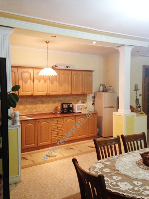 Apartament me dy dhoma gjumi për shitje në rrugën muhamet gjollesha në Tiranë (trs-715-26m)