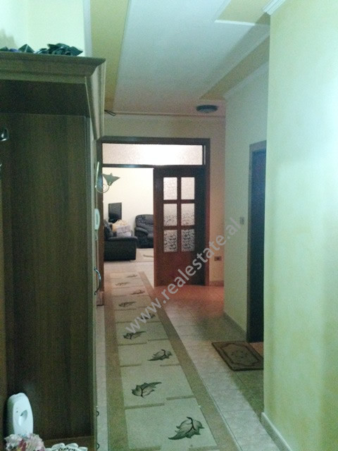 Apartament me dy dhoma gjumi për shitje në rrugën muhamet gjollesha në Tiranë (trs-715-26m)