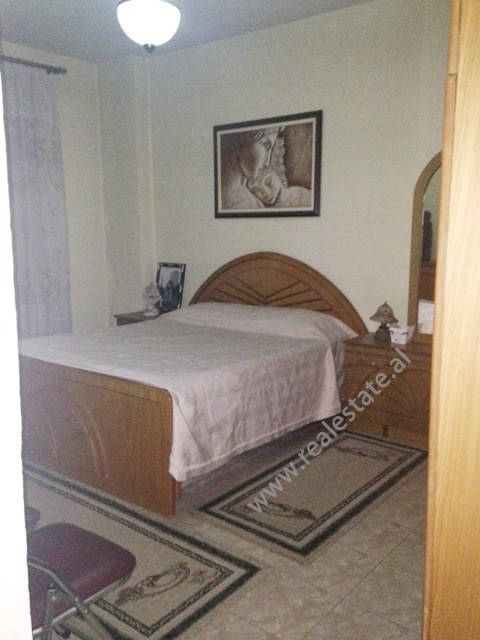 Apartament me dy dhoma gjumi për shitje në rrugën muhamet gjollesha në Tiranë (trs-715-26m)