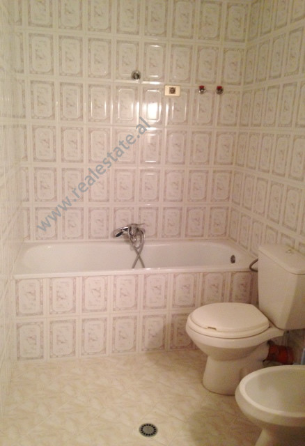Apartament me dy dhoma gjumi për shitje në rrugën muhamet gjollesha në Tiranë (trs-715-26m)