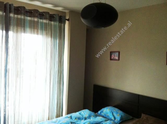 Apartament me 3 dhoma gjumi për qira në rrugën kavaja në Tiranë, shqipëri (trr-115-3b)