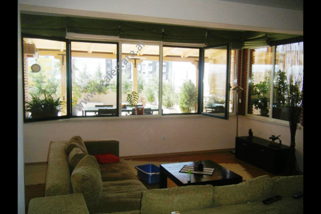 Apartament me 3 dhoma gjumi për qira në rrugën kavaja në Tiranë, shqipëri (trr-115-3b)