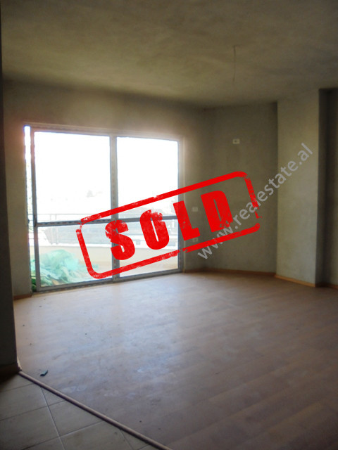 Apartament me tre dhoma gjumi për shitje në zonën fresku në Tiranë, shqipëri (trs-1214-50r)