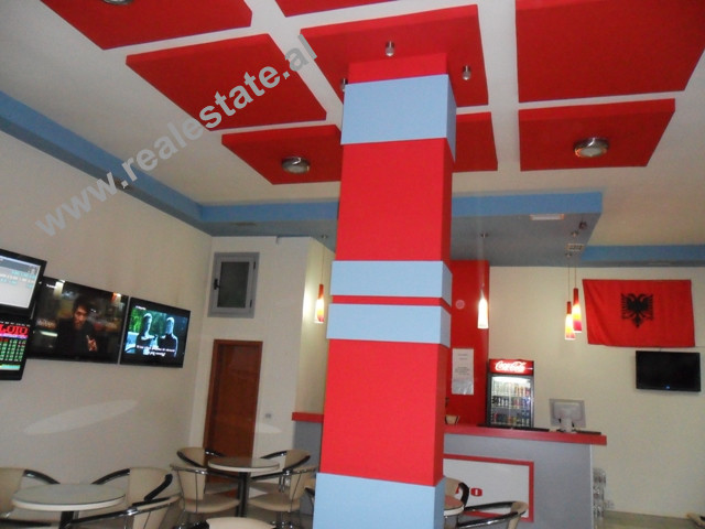 Hapësirë dyqan për shitje në rrugën arkitekt kasemi në Tiranë, shqipëri (trs-413-15)