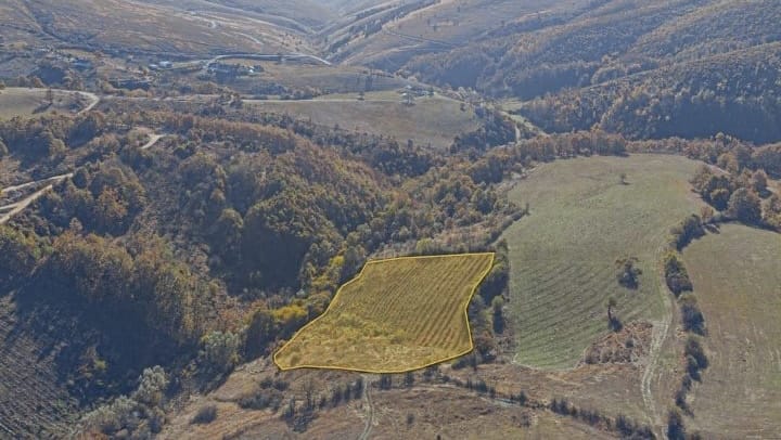 Terra de 1 hectare com acesso asfaltado e entrada em marec