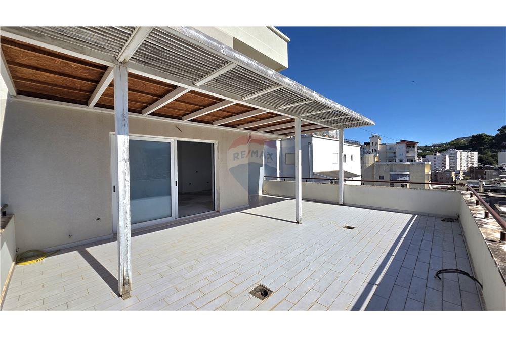 Dupleks në shitje në qendër të vlorës, pranë kishës ortodokse 237 m²