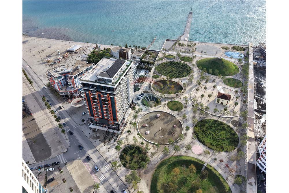 Appartement 2+1+2 à vendre au début de lungomare, Vlorë