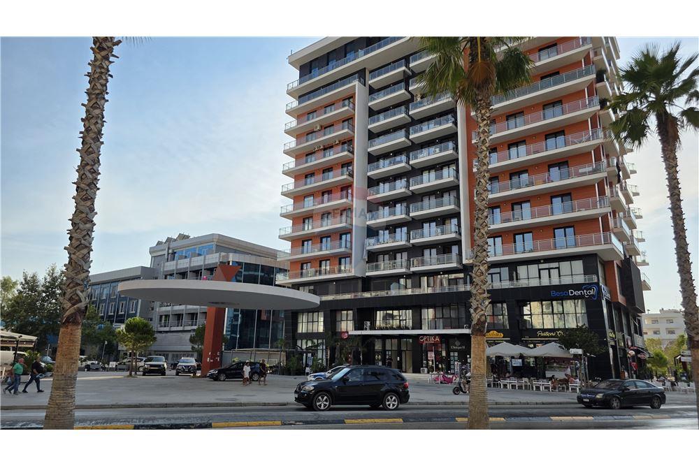 Appartement 2+1+2 à vendre au début de lungomare, Vlorë (2)
