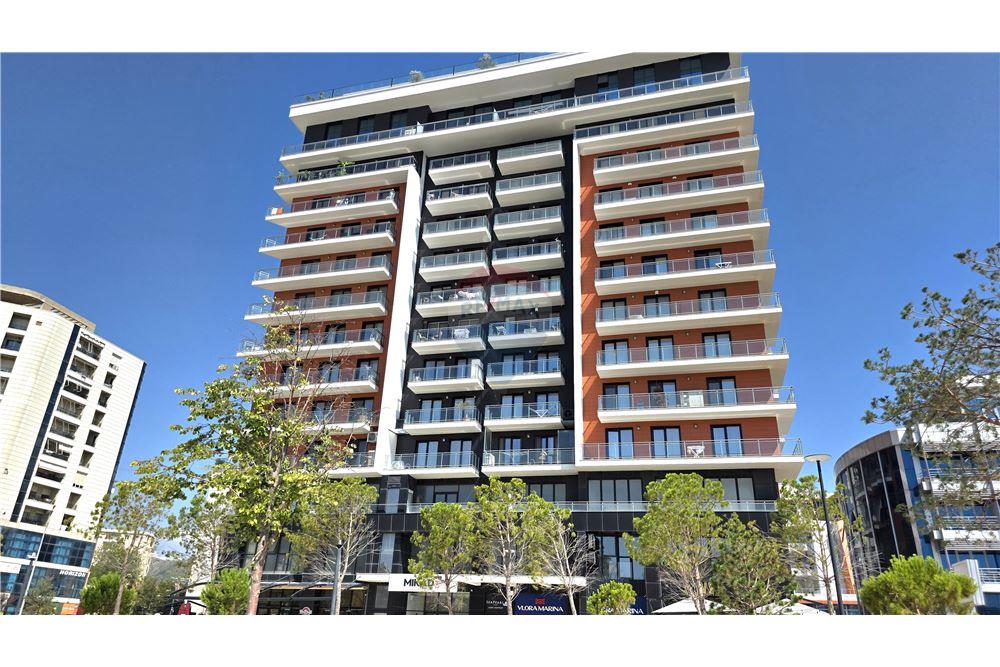 Appartement 2+1+2 à vendre au début de lungomare, Vlorë (4)