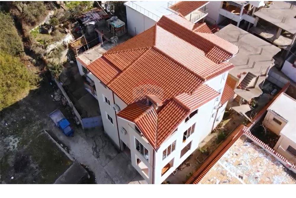 Villa de 4 étages à Vlorë, située près de la route principale dans le quartier 10 korriku (6)