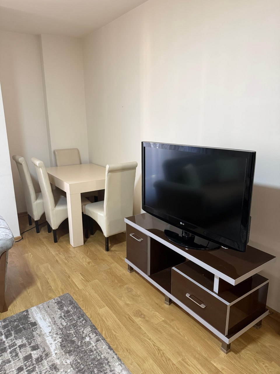 Center (4)