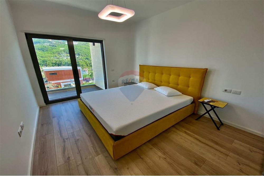 Teg, Tirana