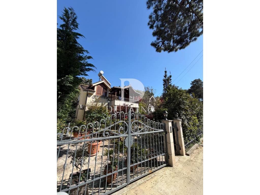 Villa en venta – Qerret