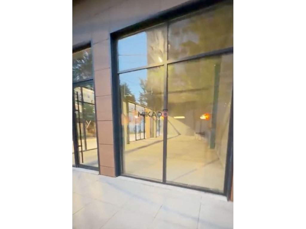 Espacio comercial en alquiler – Escuela roja!