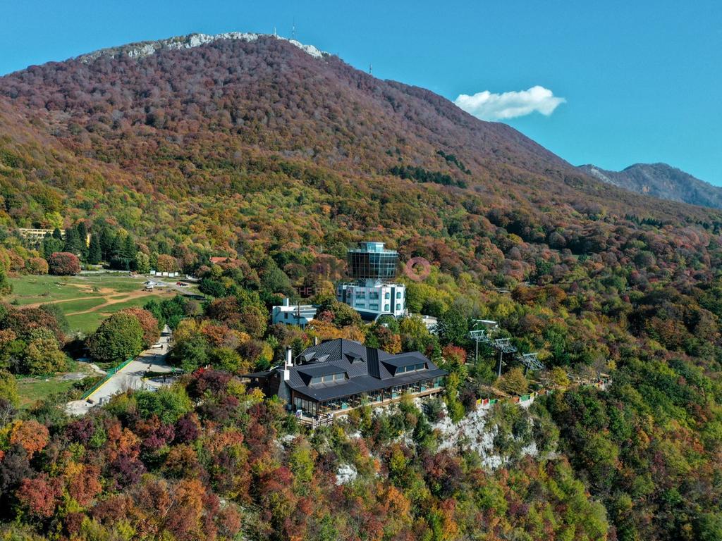 Terrain à vendre à dajt près du resort jurgenit!