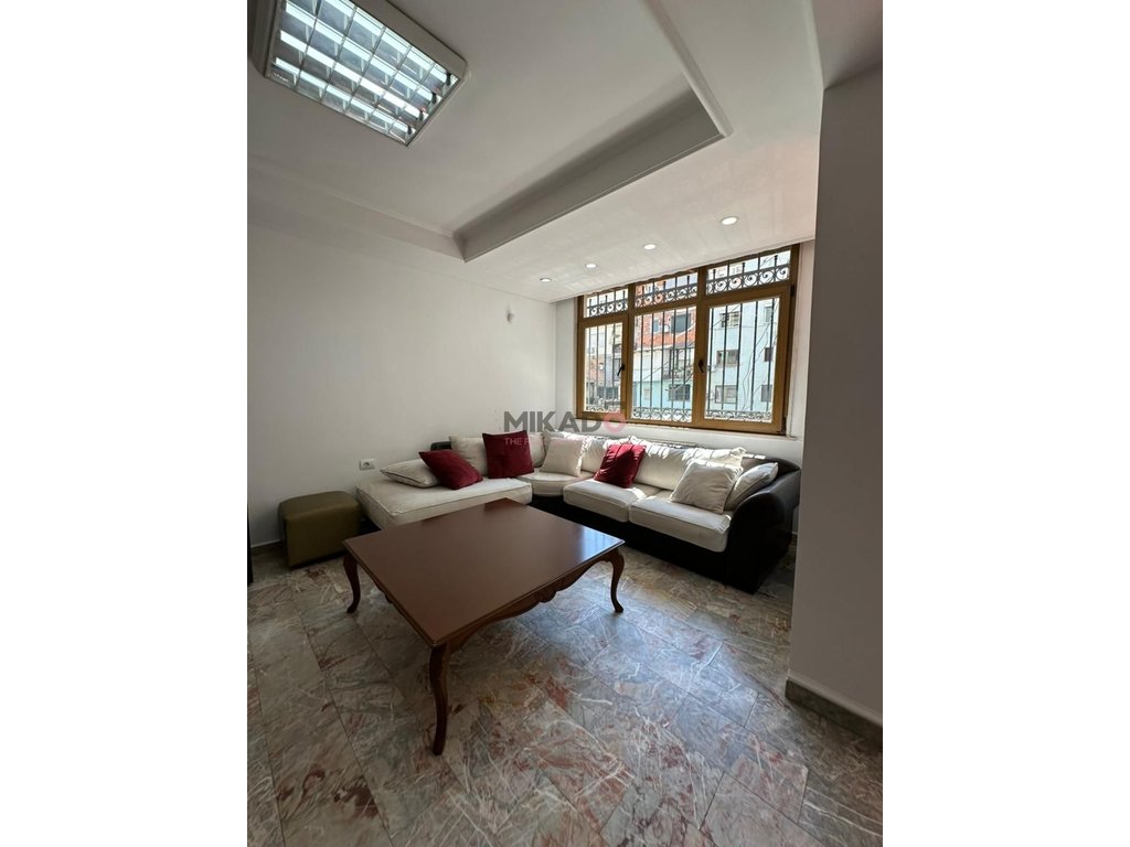 Loué : Appartement 3+2+1 près de l’école “Petro Nini Luarasi” !