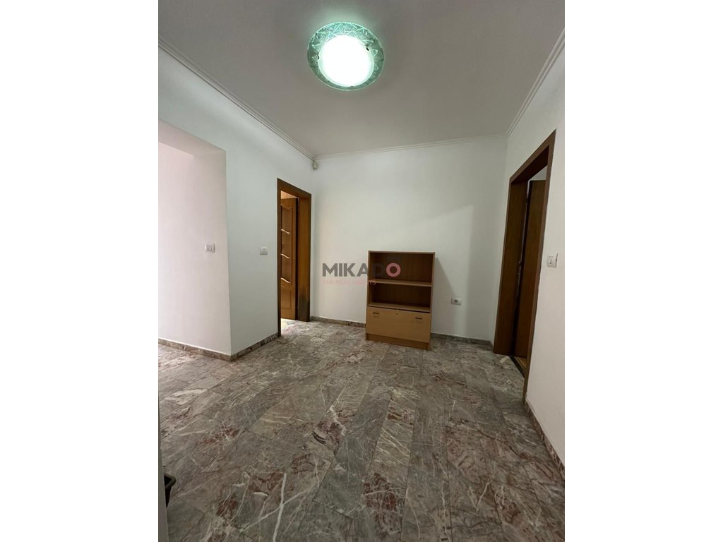 Loué : Appartement 3+2+1 près de l’école “Petro Nini Luarasi” !