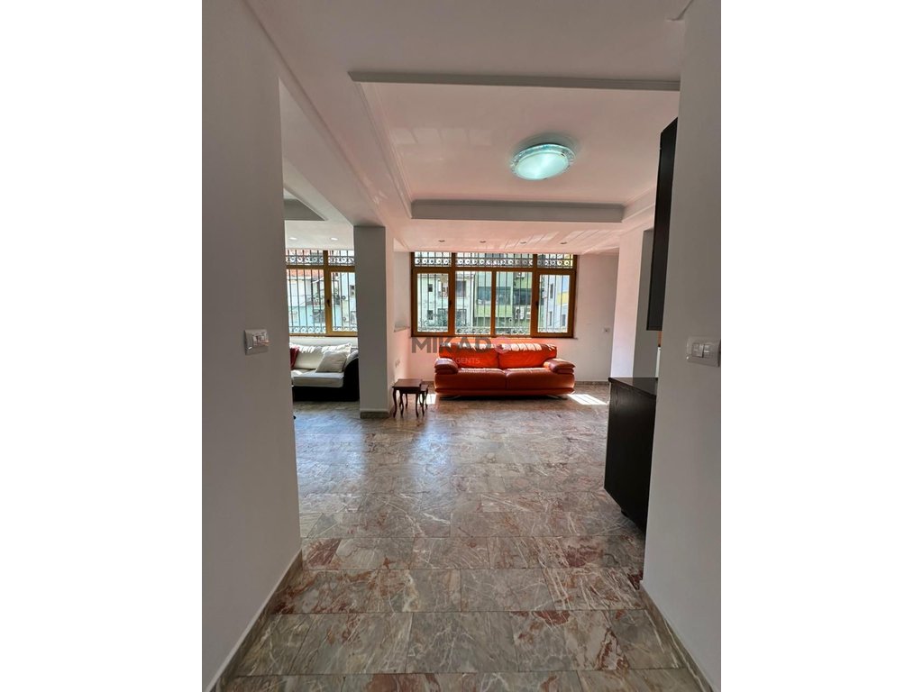 Loué : Appartement 3+2+1 près de l’école “Petro Nini Luarasi” !