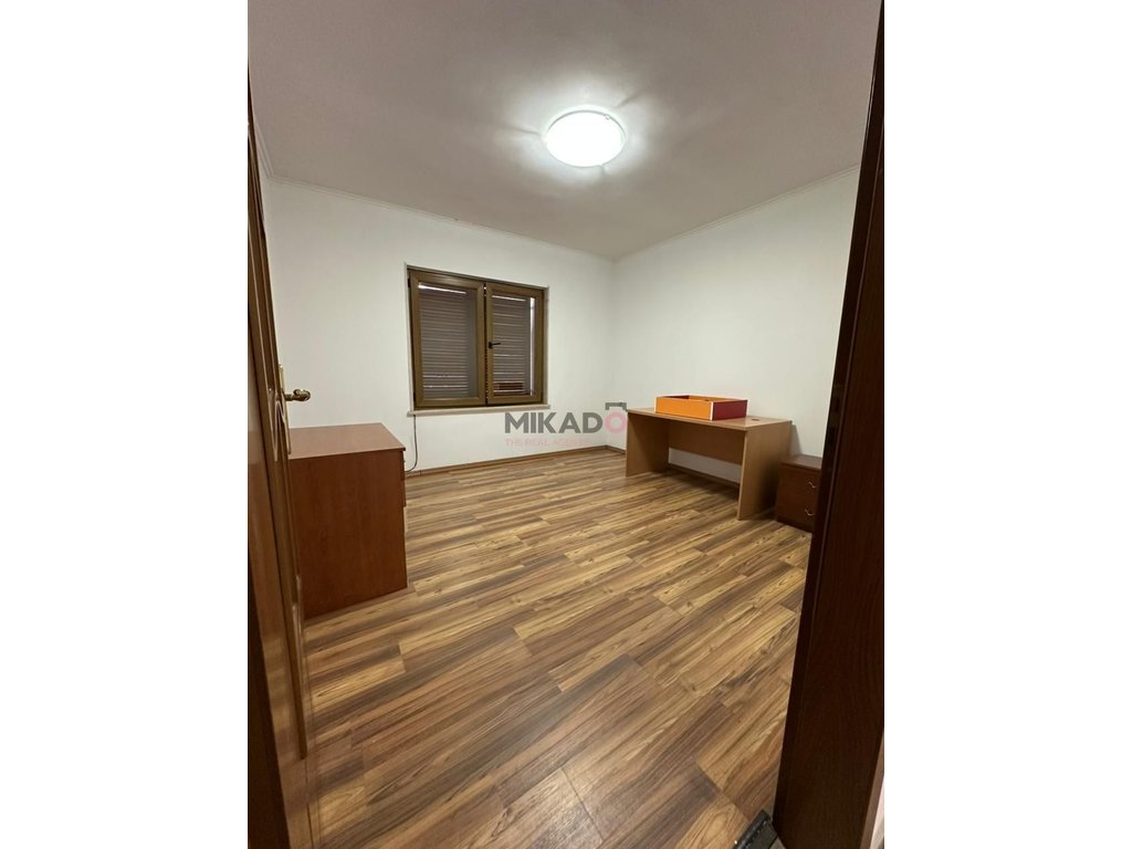 Loué : Appartement 3+2+1 près de l’école “Petro Nini Luarasi” !