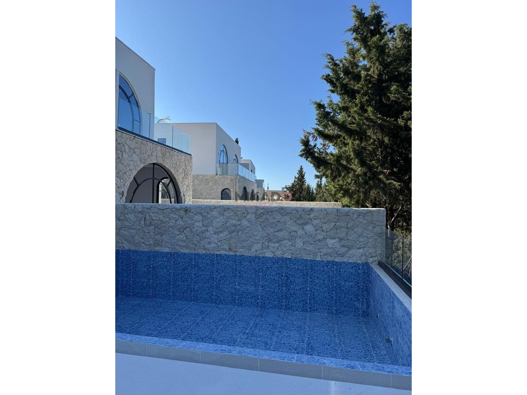 Shitet vile me jacuzzi ne green coast !