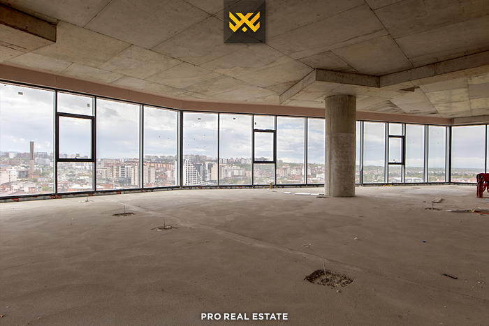 Commercial space 570m² for rent in Lakrishtë