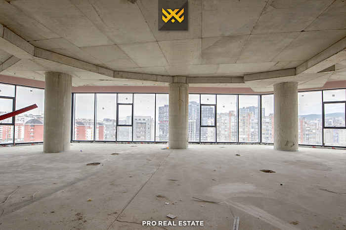 Commercial space 570m² for rent in Lakrishtë
