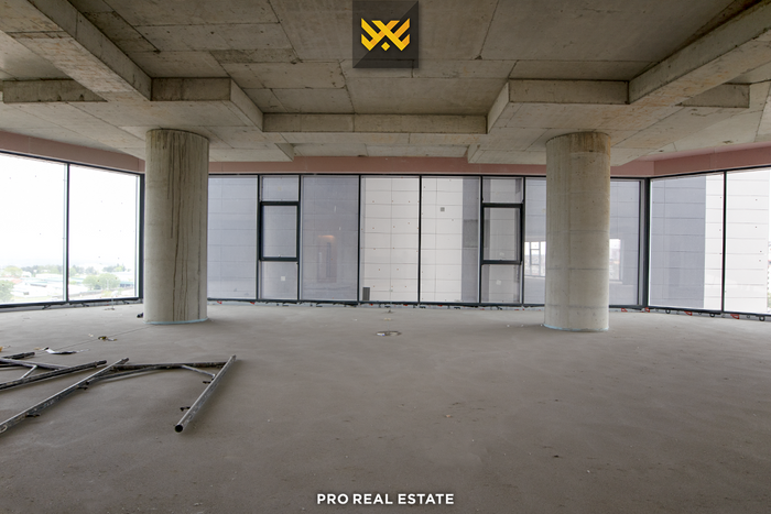 Commercial space 570m² for rent in Lakrishtë
