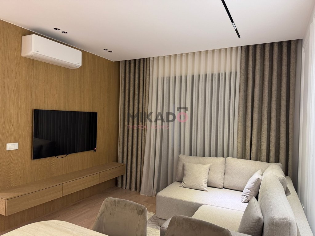 Apartamento de lujo 1+1 en alquiler – Kryqëzimi i komunës së parisit!