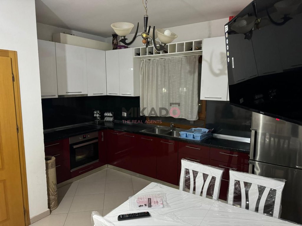 Jepet apartament 2+1 me qira – Stacioni i trenit !
