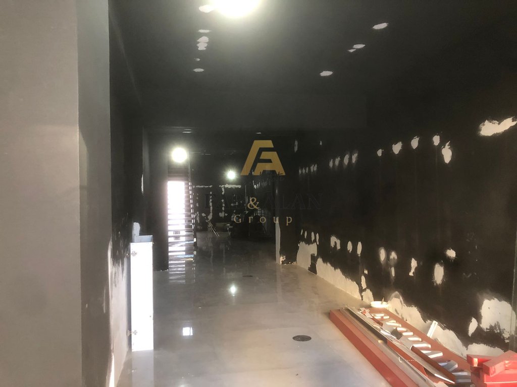 Jepet me qira ambient biznesi 300 m² në zonën e sheshit willson
