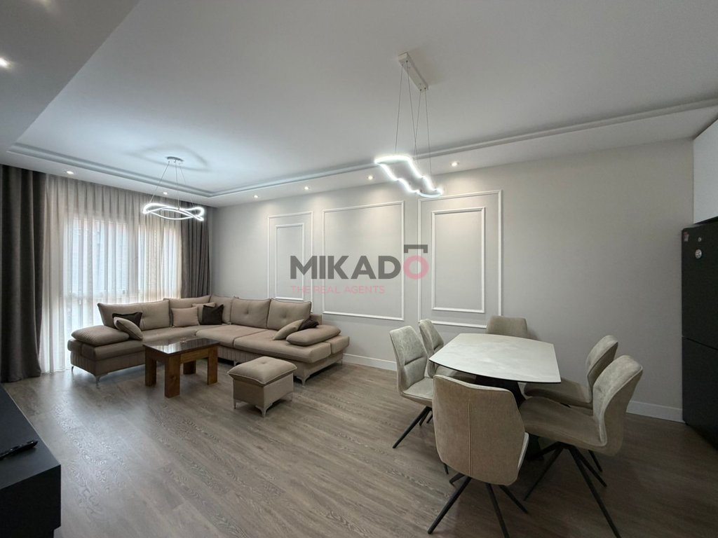 Apartment 3+1+2 +3 parking spots - secret garden residence!