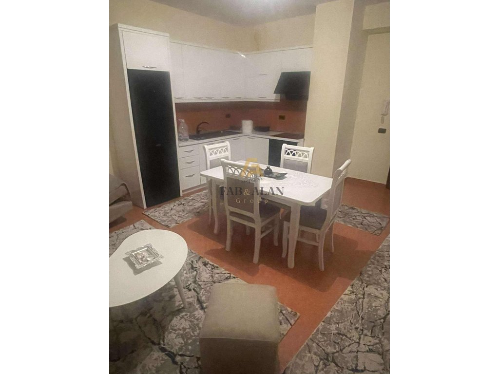 Shitet apartament 2+1 në Fier!