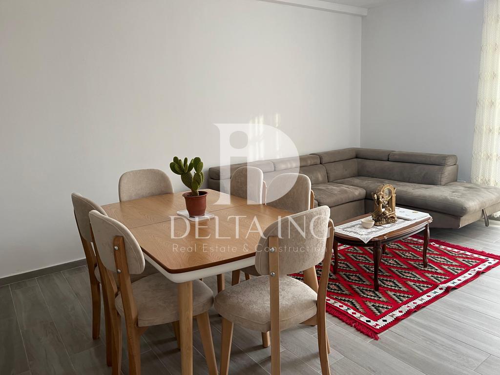 Apartamento en alquiler 3+1+2 – Rruga 5 maji