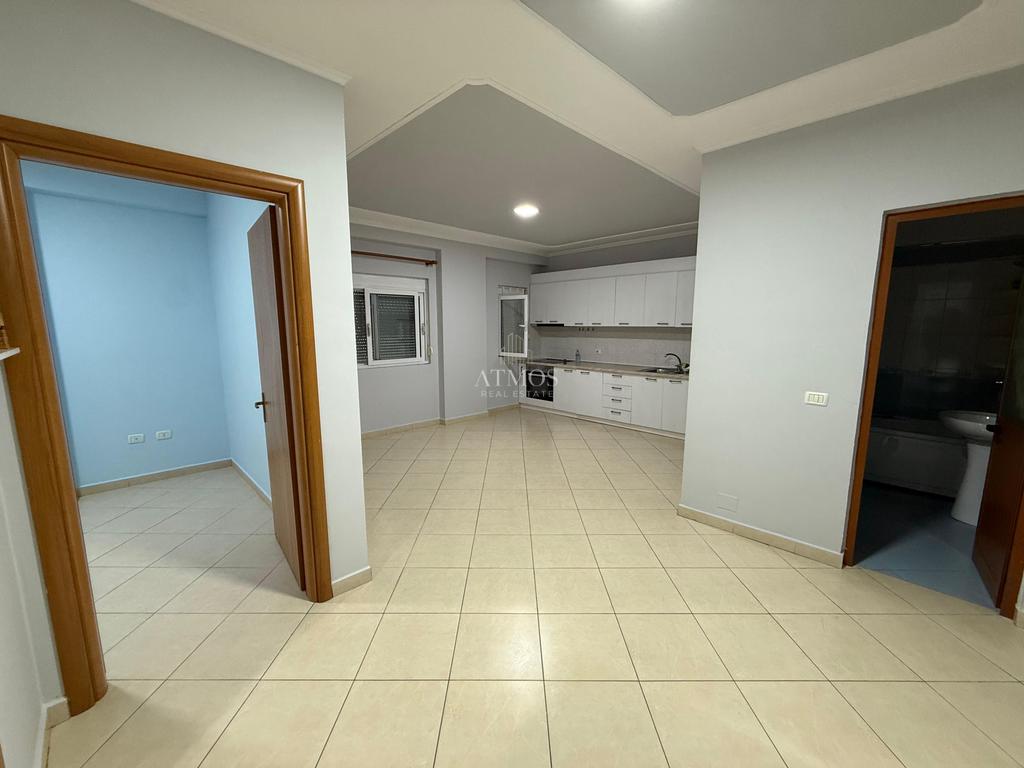 Apartament 2+1 me qira prane medresese rruga 4 deshmoret