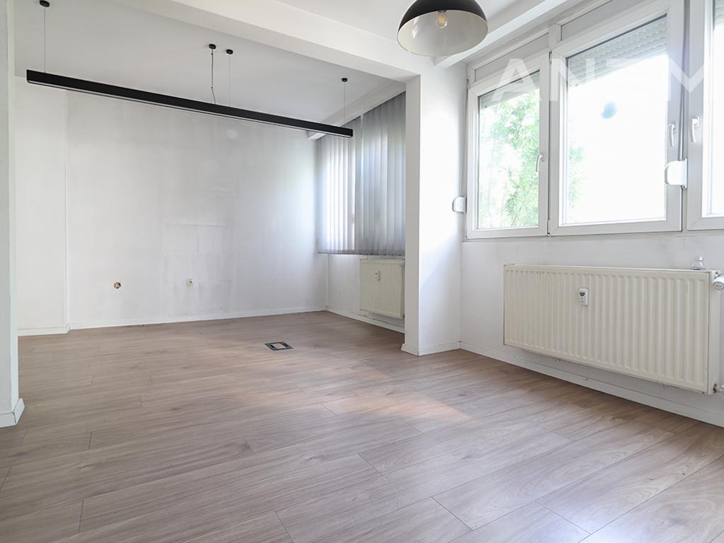 Büro zur miete mit 5 arbeitsbereichen in ulpianë