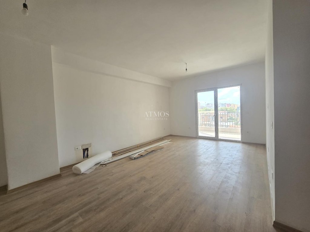 Apartament 2+1+2 për shitje në laprakë,, Tiranë