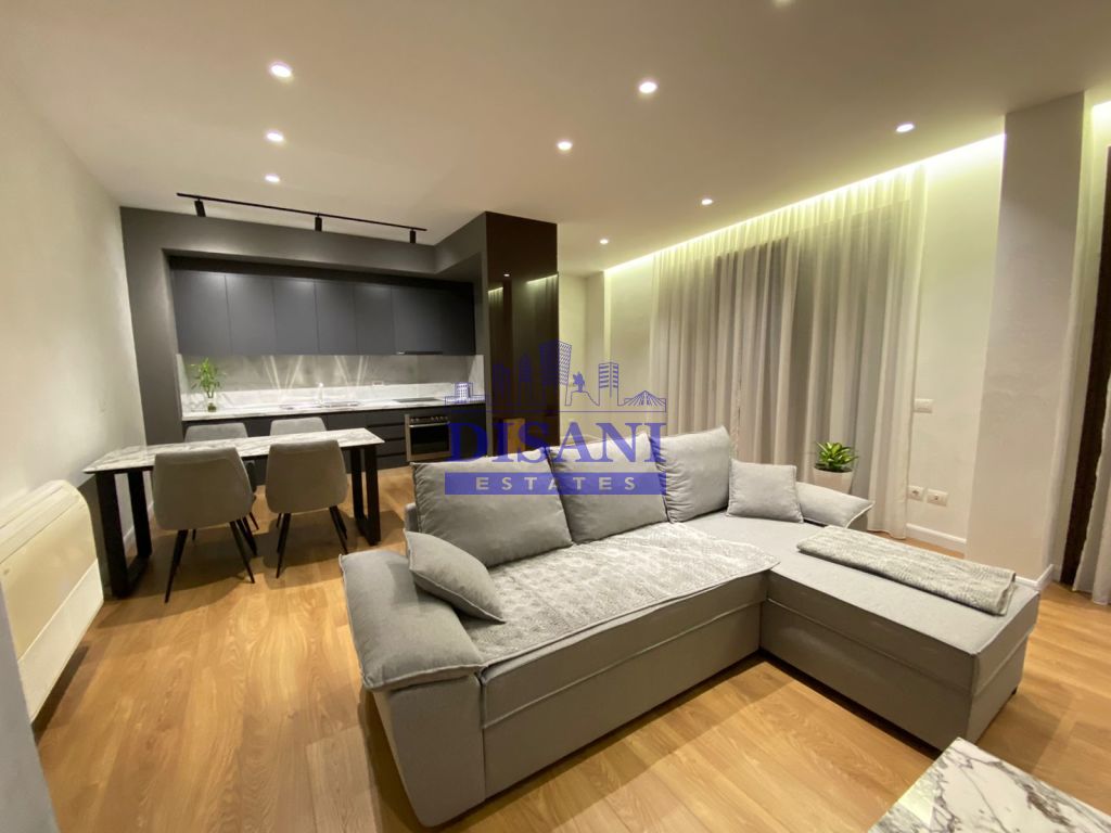 Duplex 2+1+2 stationnement pour location seulement rue des barricades!