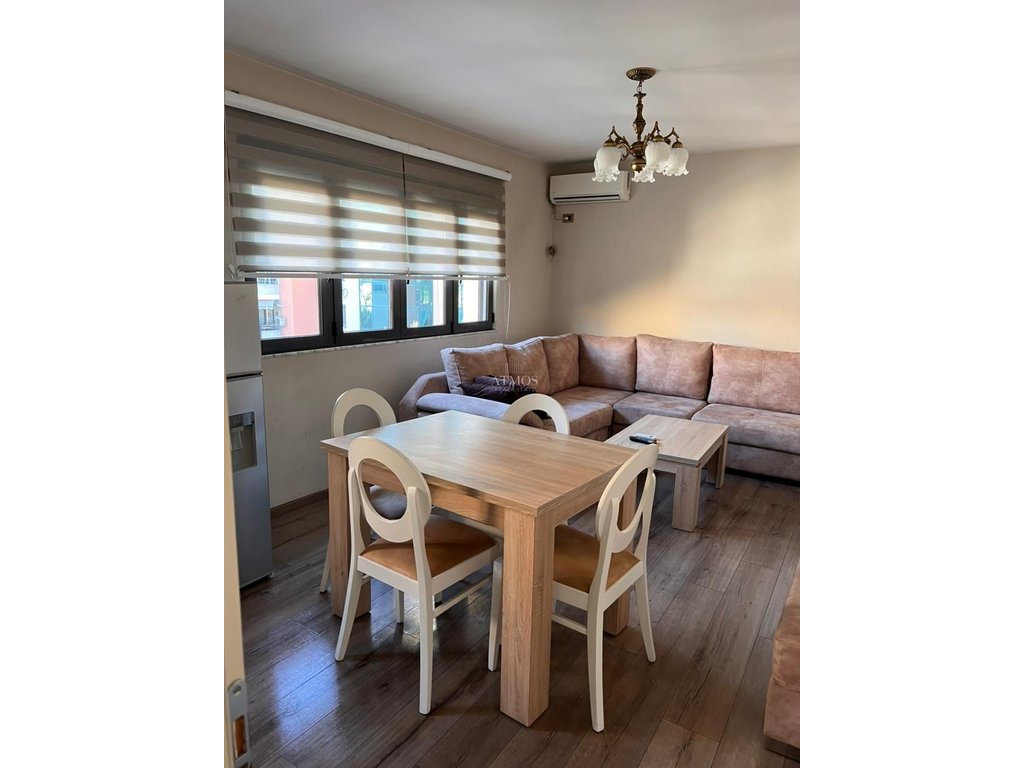 Jepet me qera apartament 1+1 tek rruga e kavajes