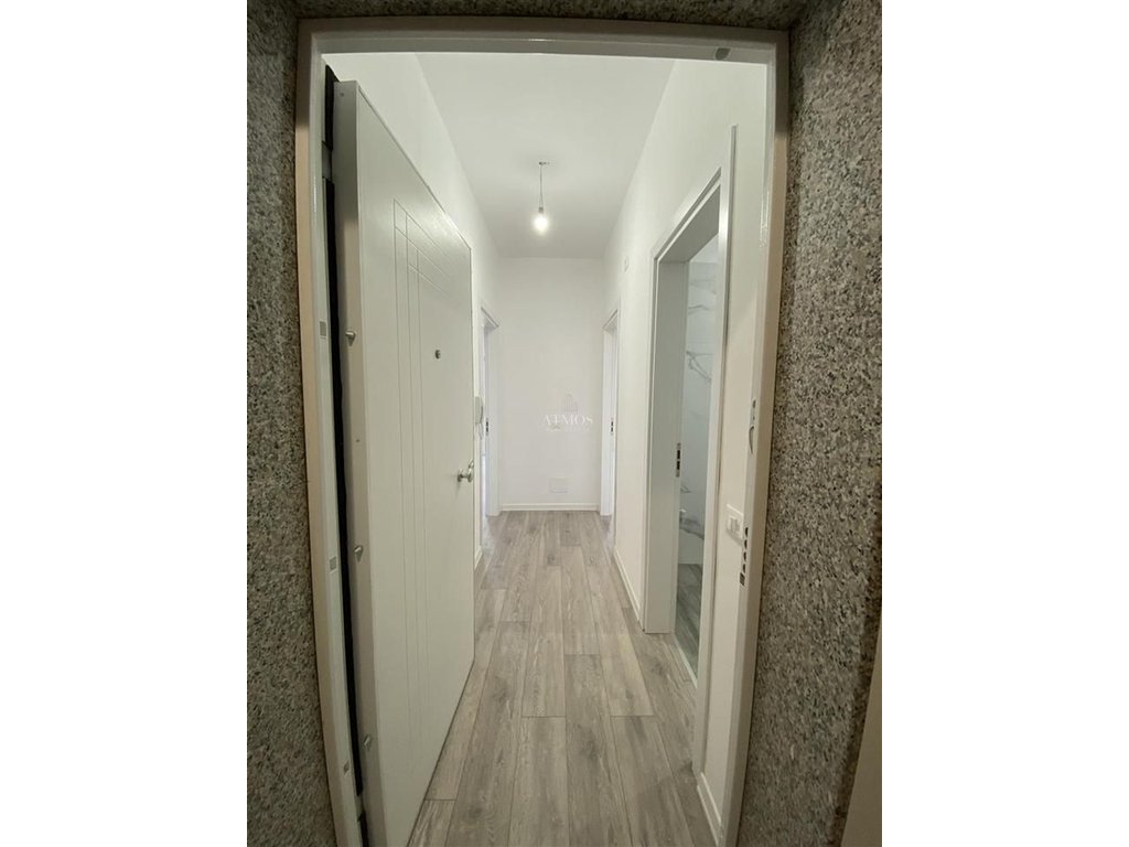 Appartamento in affitto 1+1+balcone presso Komuna e Parisit