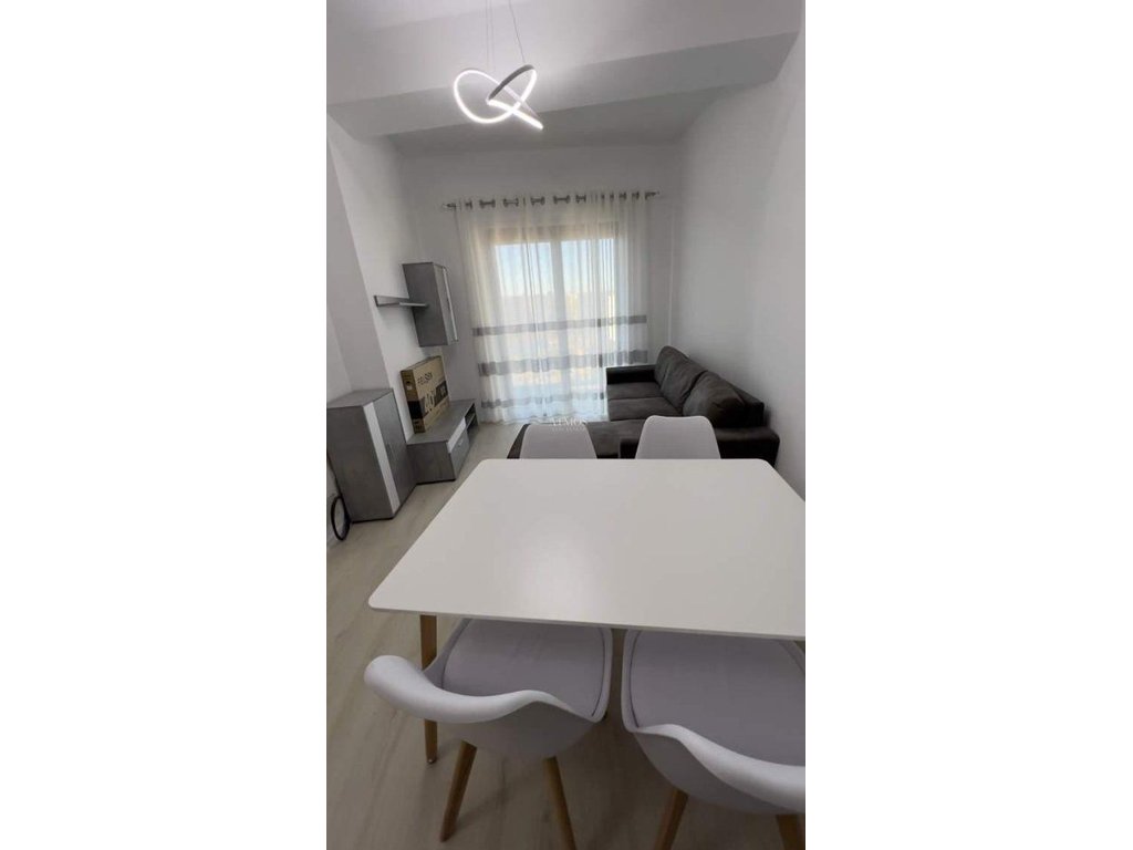 Apartament me qera 2+1, Astir