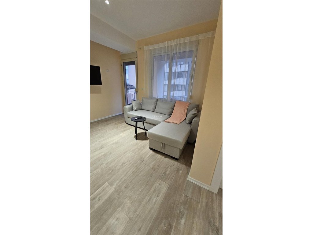 Appartement à louer 1+1+balcon près de bulevardi i ri, à côté de spak