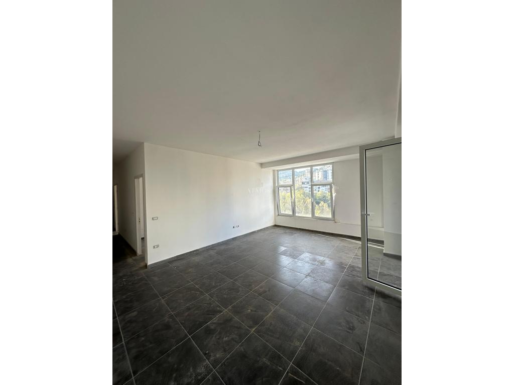 Apartament 2+2 në shitje në Liqeni i Thatë, Tiranë